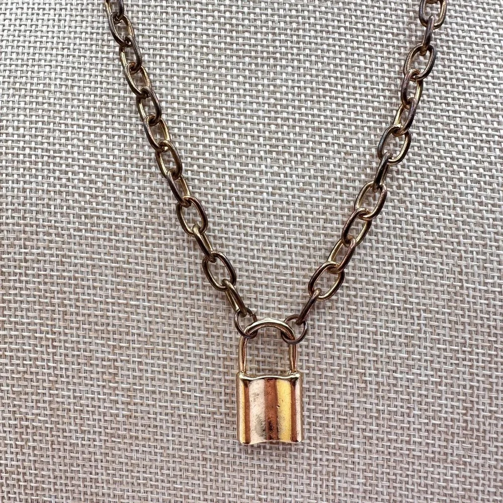 Vintage 90s Gold‎ Tone Rolo Chain Padlock Pendant Necklace Women's Jewelry Retro